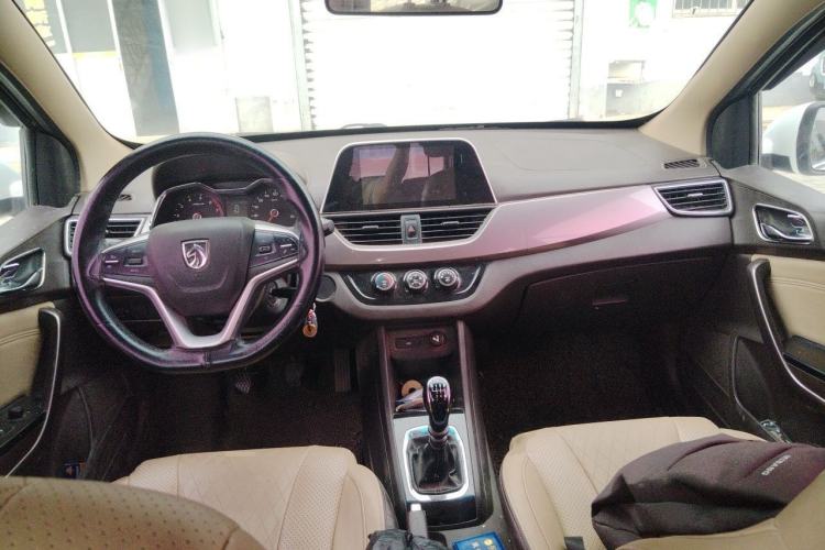 Used Baojun 310W 2017 1.5L Manual Fashion Model China V Interior 2