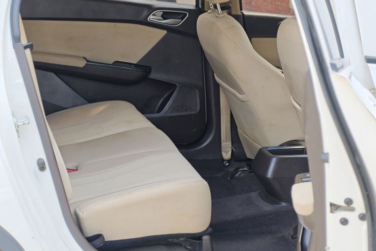 Used Baojun 310W 2017 1.5L Manual Comfort Version China V Interior 2