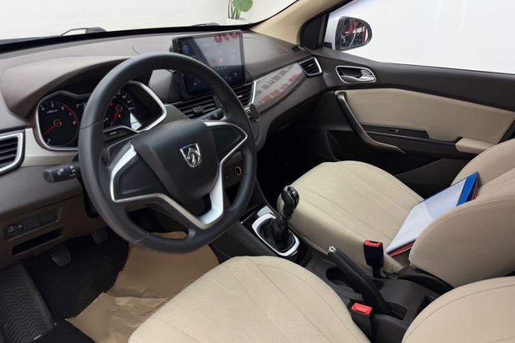 Used Baojun 310W 2017 1.5L Manual Comfort Version China VI Emission Standard Interior 2
