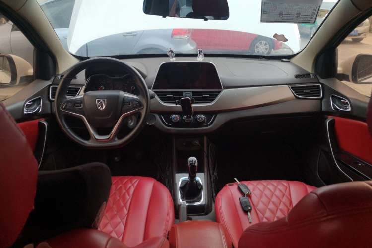 Used Baojun 310W 2017 1.5L Manual Fashion Model China V Interior 2