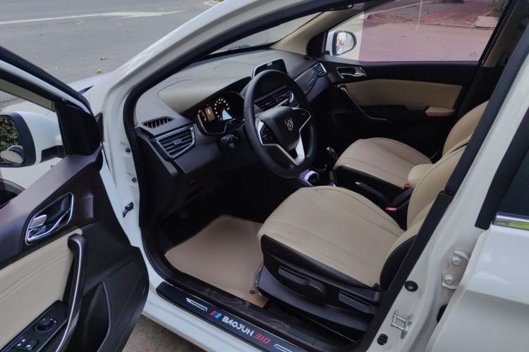 Used Baojun 310W 2017 1.5L Manual Fashion Model China V Interior 2