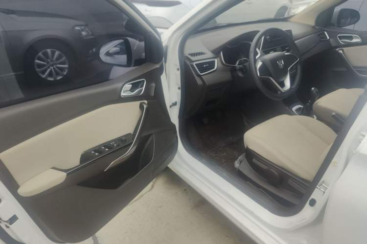 Used Baojun 310W 2017 1.5L Manual Comfort Version China V Interior 2