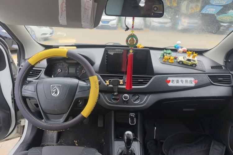 Used Baojun 310W 2017 1.2L Manual Value Edition China V Interior 2