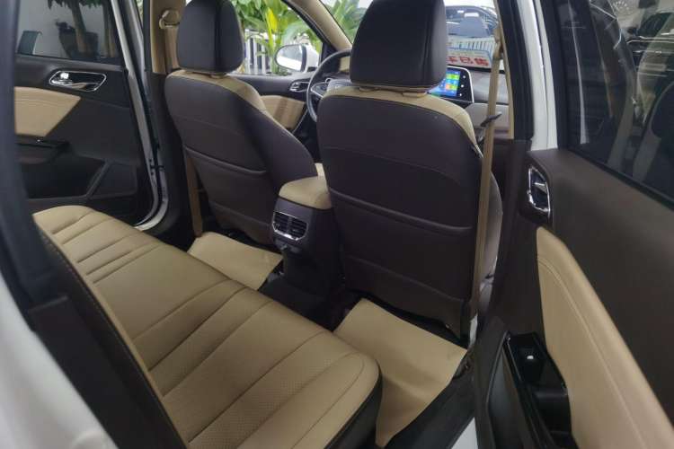 Used Baojun 310W 2017 1.5L Manual Luxury Edition China V Interior 2