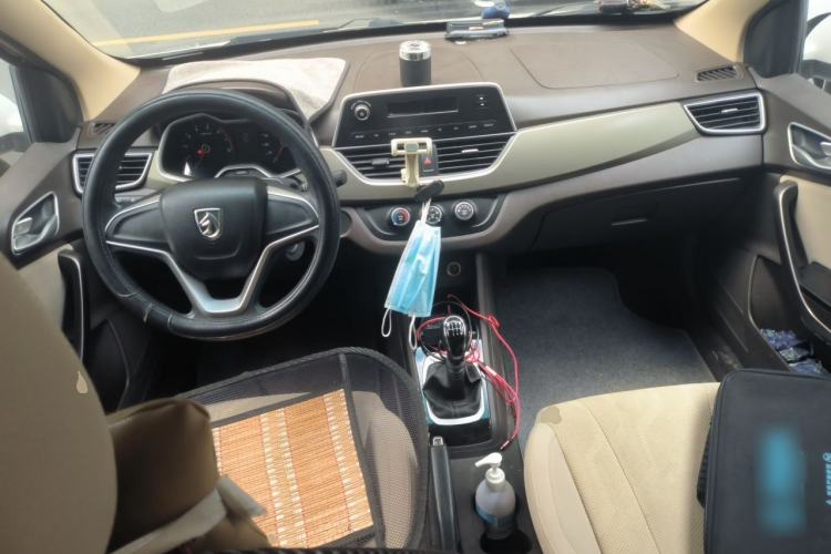 Used Baojun 310W 2017 1.5L Manual Comfort Version China VI Emission Standard Interior 2