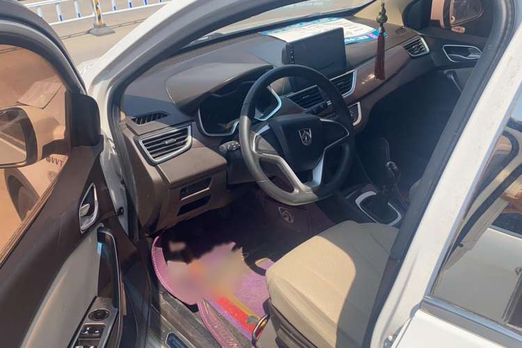 Used Baojun 310W 2017 1.5L Manual Comfort Version China V Interior 2