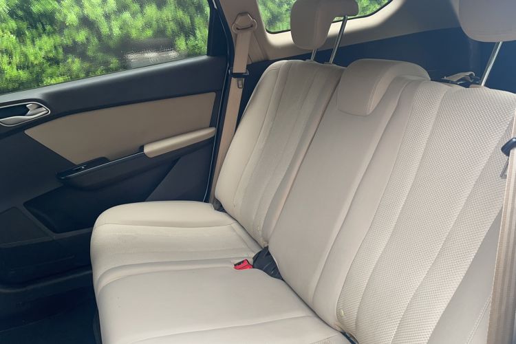 Used Baojun 310W 2017 1.5L Manual Comfort Version China VI Emission Standard Interior 2