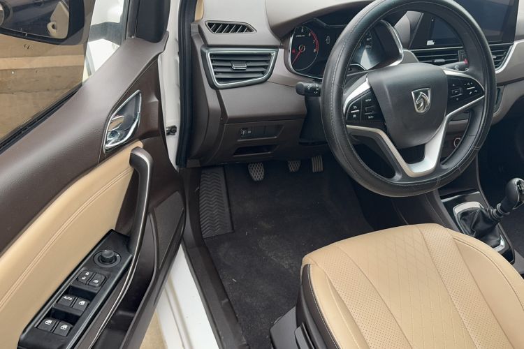 Used Baojun 310W 2017 1.5L Manual Fashion Model China V Interior 2
