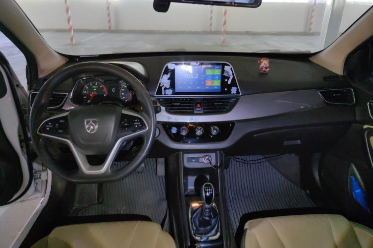 Used Baojun 310W 2017 1.5L Manual Fashion Model China V Interior 2