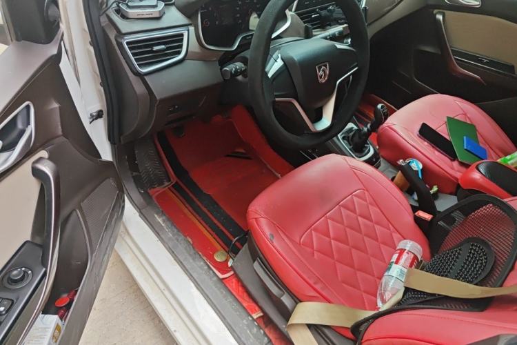 Used Baojun 310W 2017 1.5L Manual Comfort Version China V Interior 3