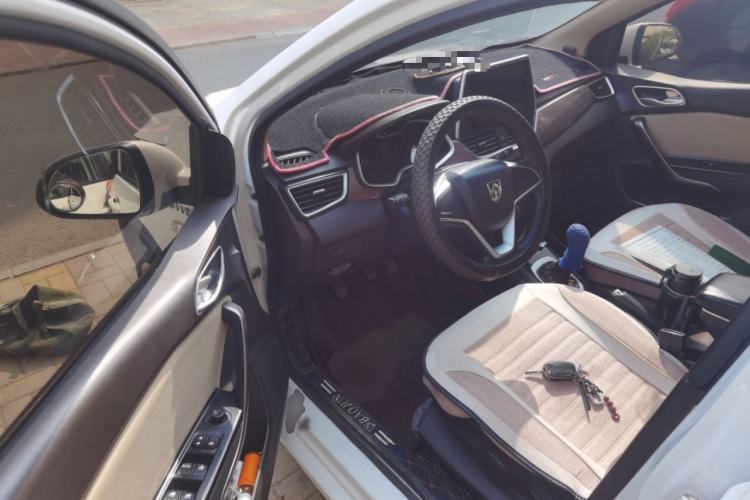 Used Baojun 310W 2017 1.5L Manual Comfort Version China V Interior 3