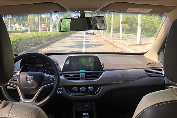 Used Baojun 310W 2017 1.5L Manual Luxury Edition China V Interior 3