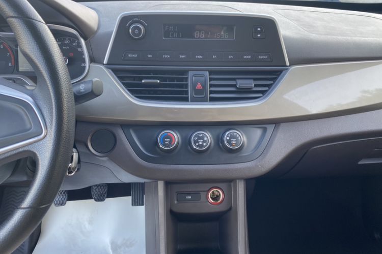 Used Baojun 310W 2017 1.5L Manual Comfort Version China VI Emission Standard Interior 3