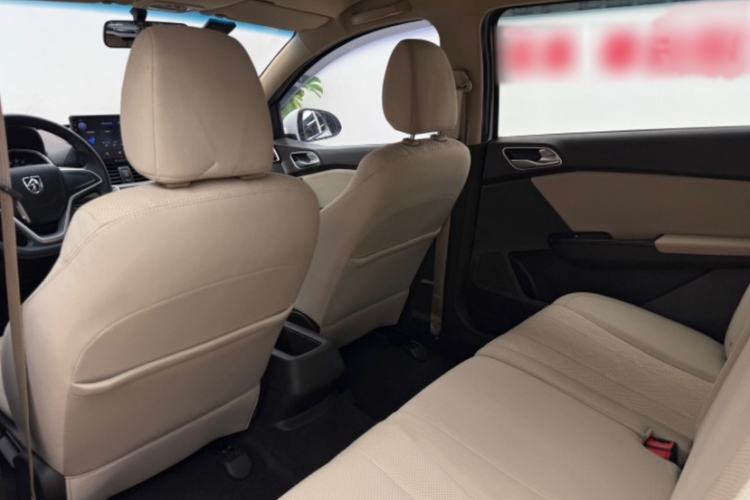 Used Baojun 310W 2017 1.5L Manual Comfort Version China VI Emission Standard Interior 3