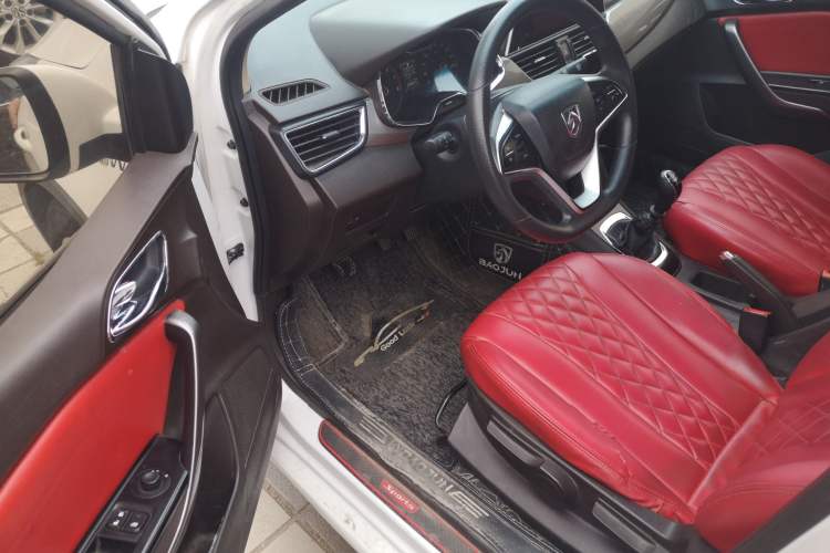 Used Baojun 310W 2017 1.5L Manual Fashion Model China V Interior 3