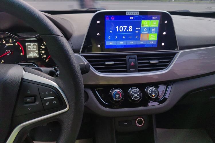 Used Baojun 310W 2017 1.5L Manual Fashion Model China V Interior 3