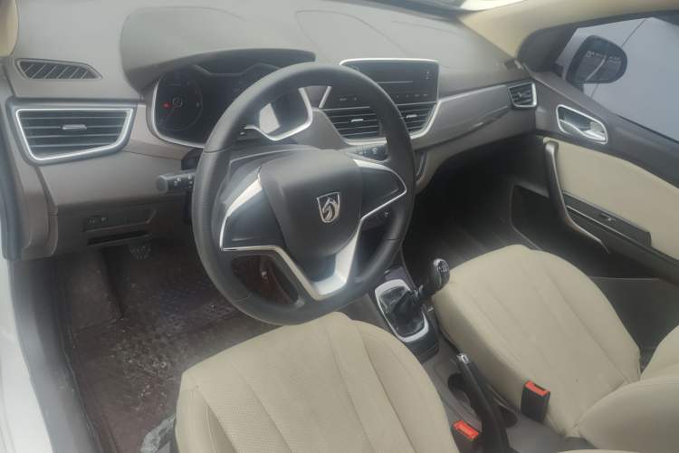 Used Baojun 310W 2017 1.5L Manual Comfort Version China V Interior 3