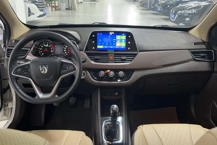 Used Baojun 310W 2017 1.5L Manual Luxury Edition China V Interior 3
