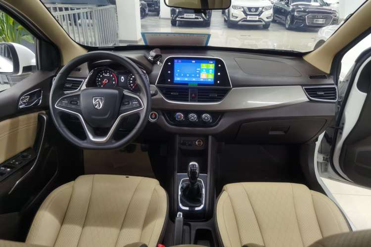 Used Baojun 310W 2017 1.5L Manual Luxury Edition China V Interior 3