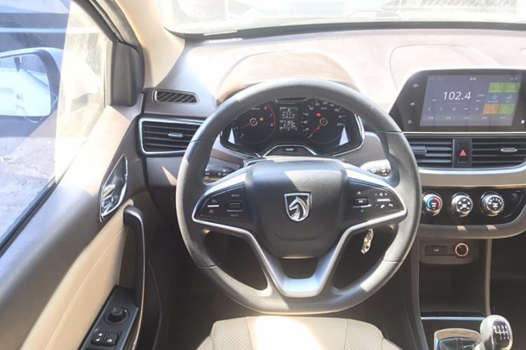 Used Baojun 310W 2017 1.5L Manual Fashion Model China V Interior 3