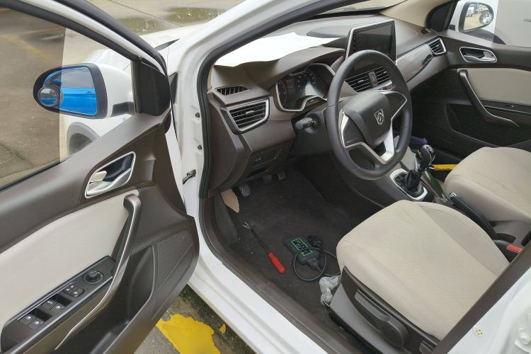 Used Baojun 310W 2017 1.5L Manual Comfort Version China V Interior 3