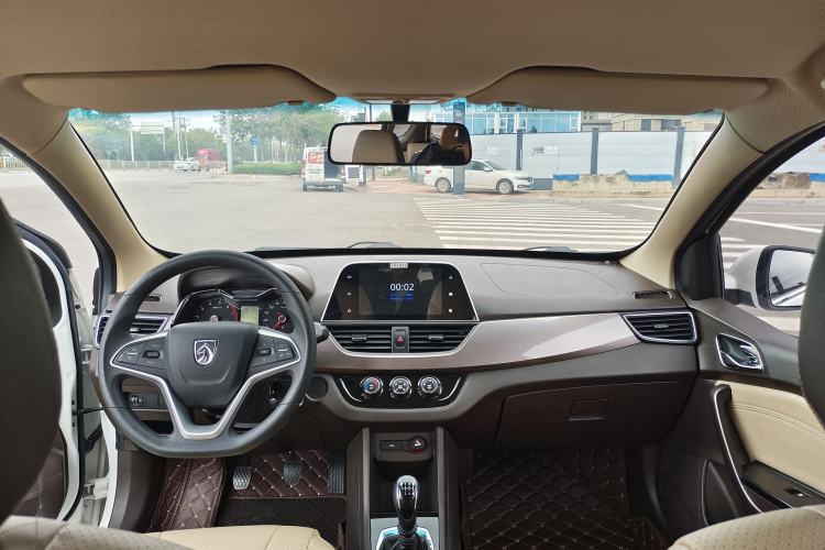 Used Baojun 310W 2017 1.5L Manual Fashion Model China V Interior 3