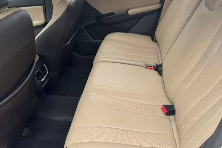 Used Baojun 310W 2017 1.5L Manual Fashion Edition China VI Interior 3
