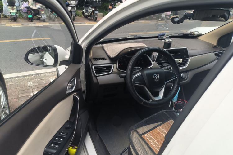 Used Baojun 310W 2017 1.5L Manual Comfort Version China VI Emission Standard Interior 3