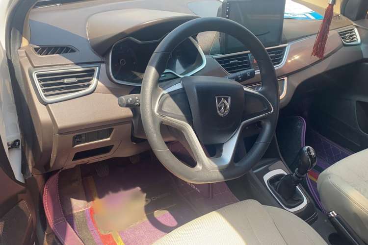 Used Baojun 310W 2017 1.5L Manual Comfort Version China V Interior 3