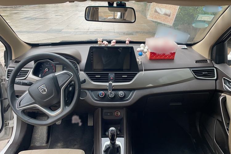 Used Baojun 310W 2017 1.5L Manual Comfort Version China VI Emission Standard Interior 3