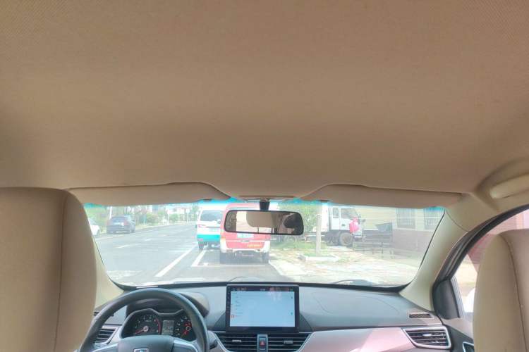 Used Baojun 310W 2017 1.5L Manual Comfort Version China V Interior 4