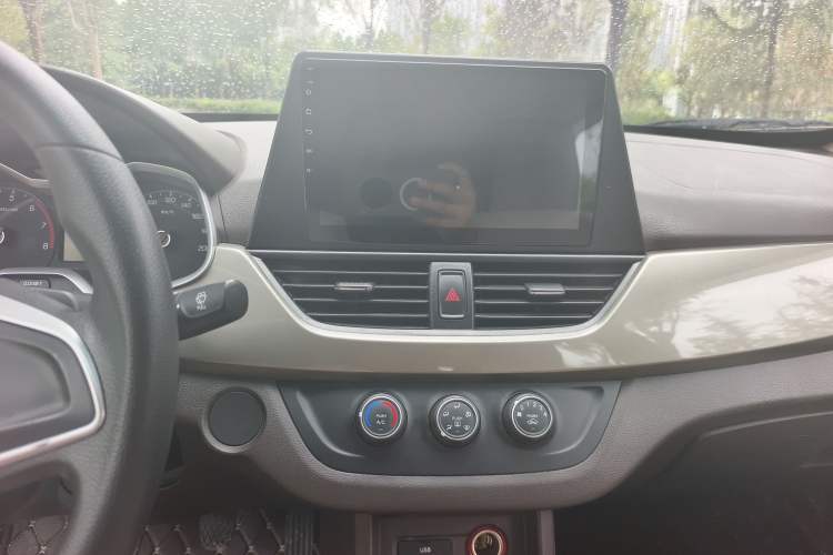 Used Baojun 310W 2017 1.5L Manual Comfort Version China VI Emission Standard Interior 4