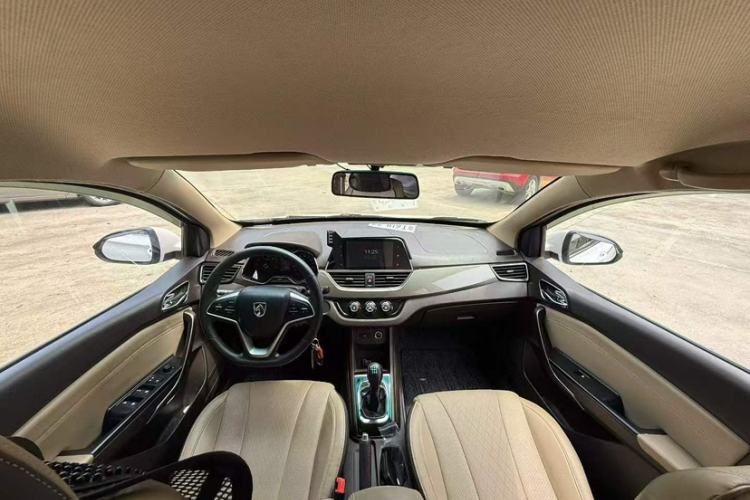 Used Baojun 310W 2017 1.5L Manual Fashion Model China V Interior 4