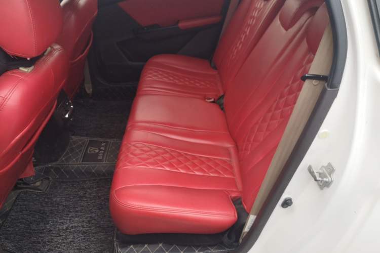 Used Baojun 310W 2017 1.5L Manual Fashion Model China V Interior 4