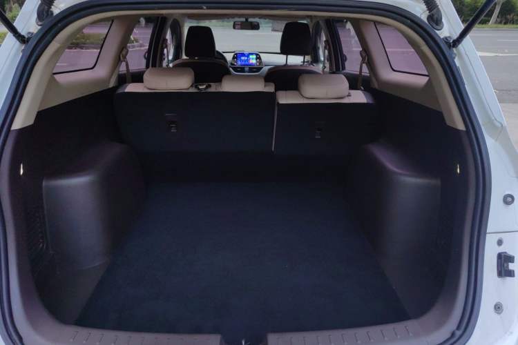 Used Baojun 310W 2017 1.5L Manual Fashion Model China V Interior 4