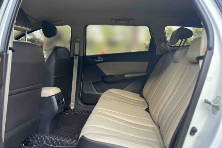 Used Baojun 310W 2017 1.5L Manual Fashion Model China V Interior 4