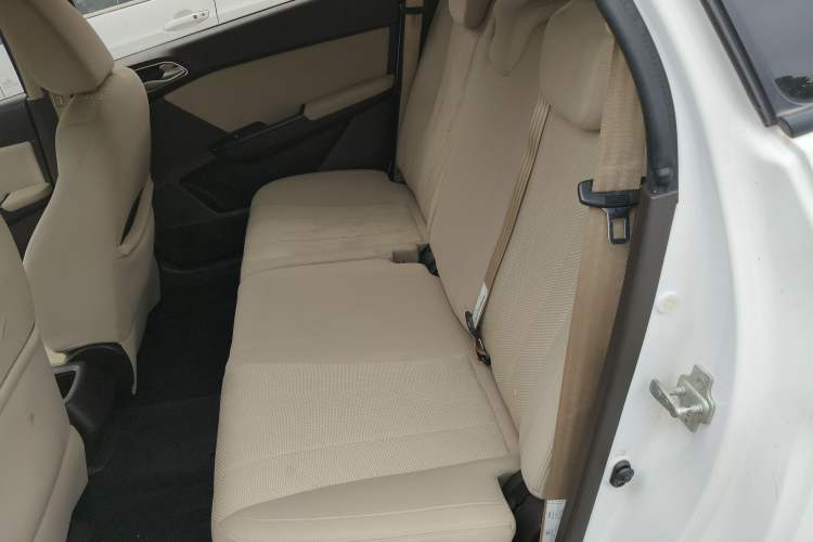 Used Baojun 310W 2017 1.5L Manual Comfort Version China V Interior 4