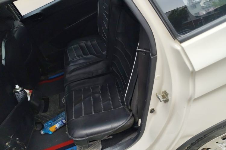 Used Baojun 310W 2017 1.2L Manual Value Edition China V Interior 4