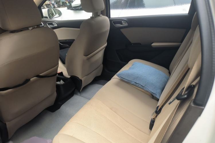 Used Baojun 310W 2017 1.5L Manual Comfort Version China VI Emission Standard Interior 4