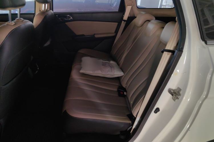 Used Baojun 310W 2017 1.5L Manual Fashion Model China V Interior 4