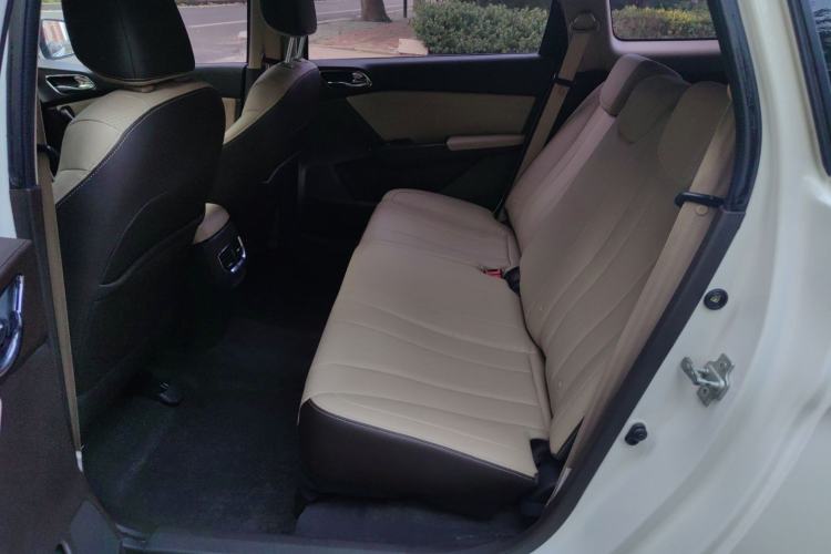 Used Baojun 310W 2017 1.5L Manual Fashion Model China V Interior 5