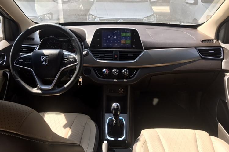 Used Baojun 310W 2017 1.5L Manual Fashion Model China V Interior 5