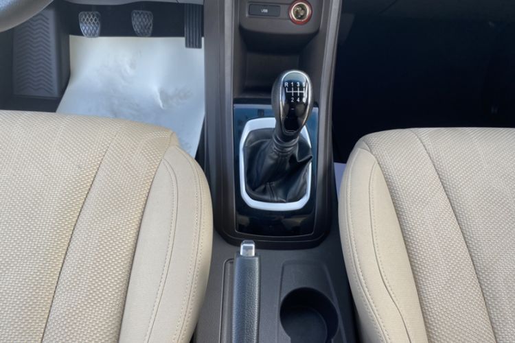 Used Baojun 310W 2017 1.5L Manual Comfort Version China VI Emission Standard Interior 6