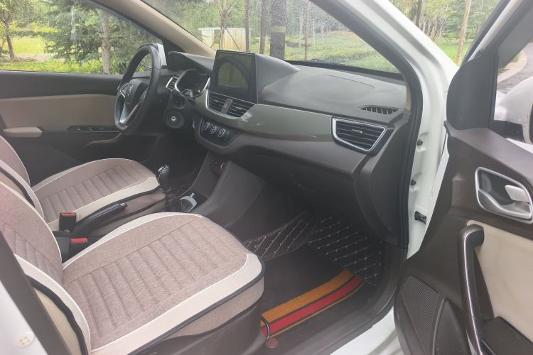 Used Baojun 310W 2017 1.5L Manual Comfort Version China VI Emission Standard Interior 6