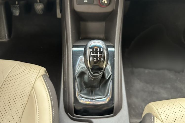 Used Baojun 310W 2017 1.5L Manual Fashion Edition China VI Interior 6