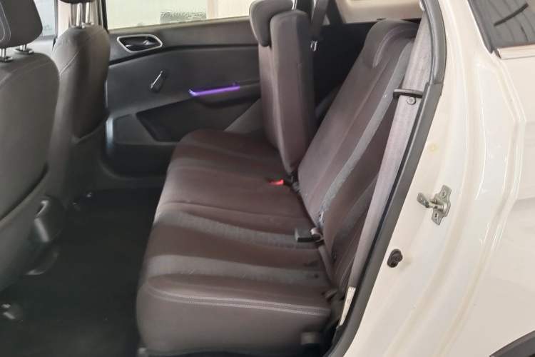 Used Baojun 310W 2017 1.2L Manual Value Edition China V Interior 7