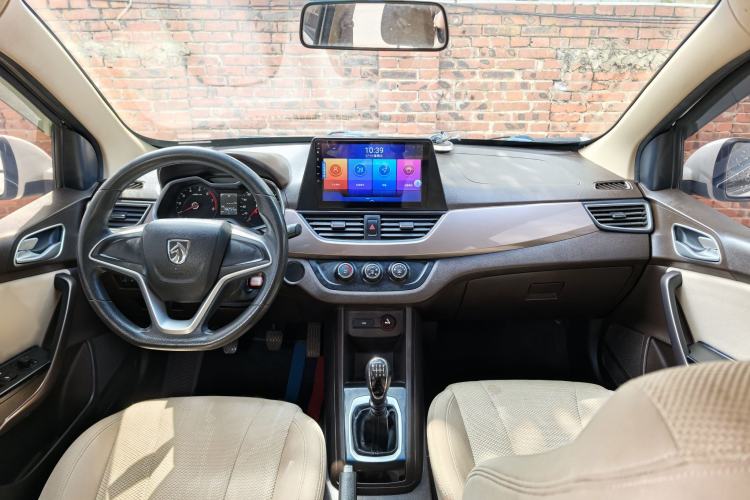Used Baojun 310W 2017 1.5L Manual Comfort Version China V Interior 7