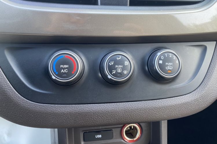 Used Baojun 310W 2017 1.5L Manual Comfort Version China VI Emission Standard Interior 7