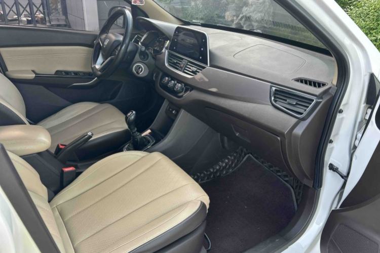 Used Baojun 310W 2017 1.5L Manual Fashion Model China V Interior 7