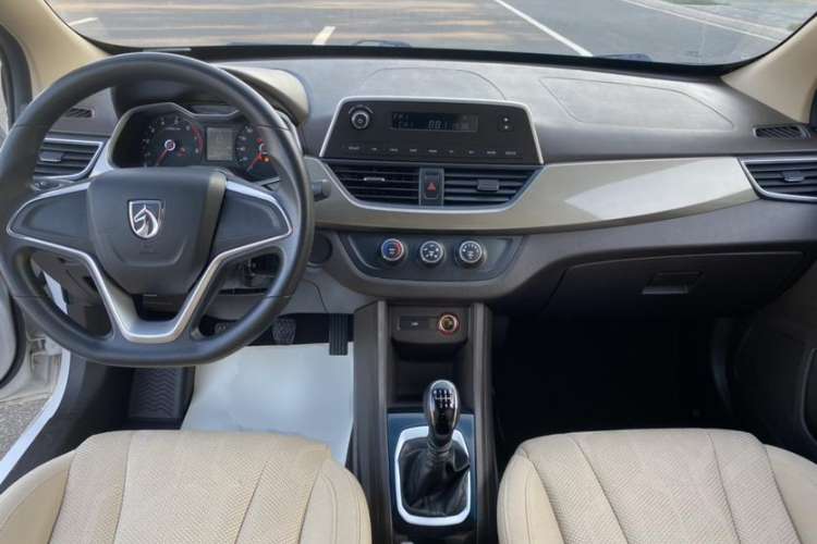 Used Baojun 310W 2017 1.5L Manual Comfort Version China VI Emission Standard Interior 8